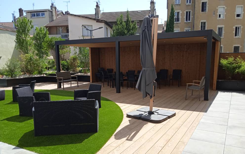 Abris Pool House & Carports à Mâcon